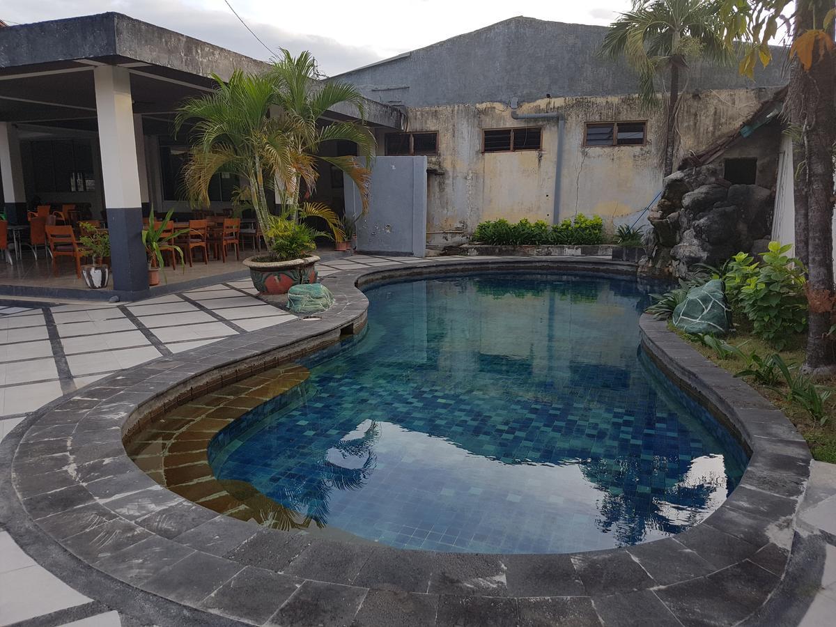 Trophy Hotel Sumbawa Besar Exterior photo